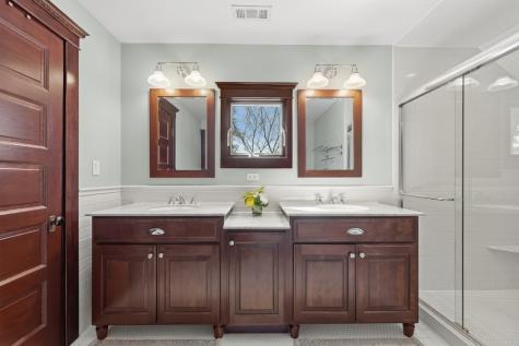323 West Maple Avenue Libertyville IL 60048