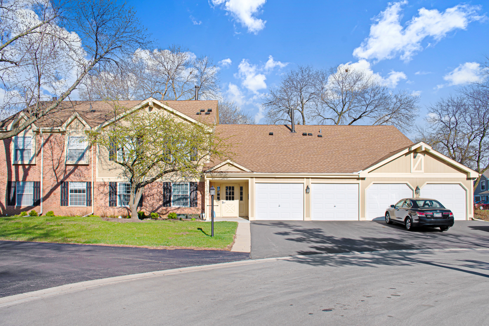 136 Wolcott Court Schaumburg IL 60193