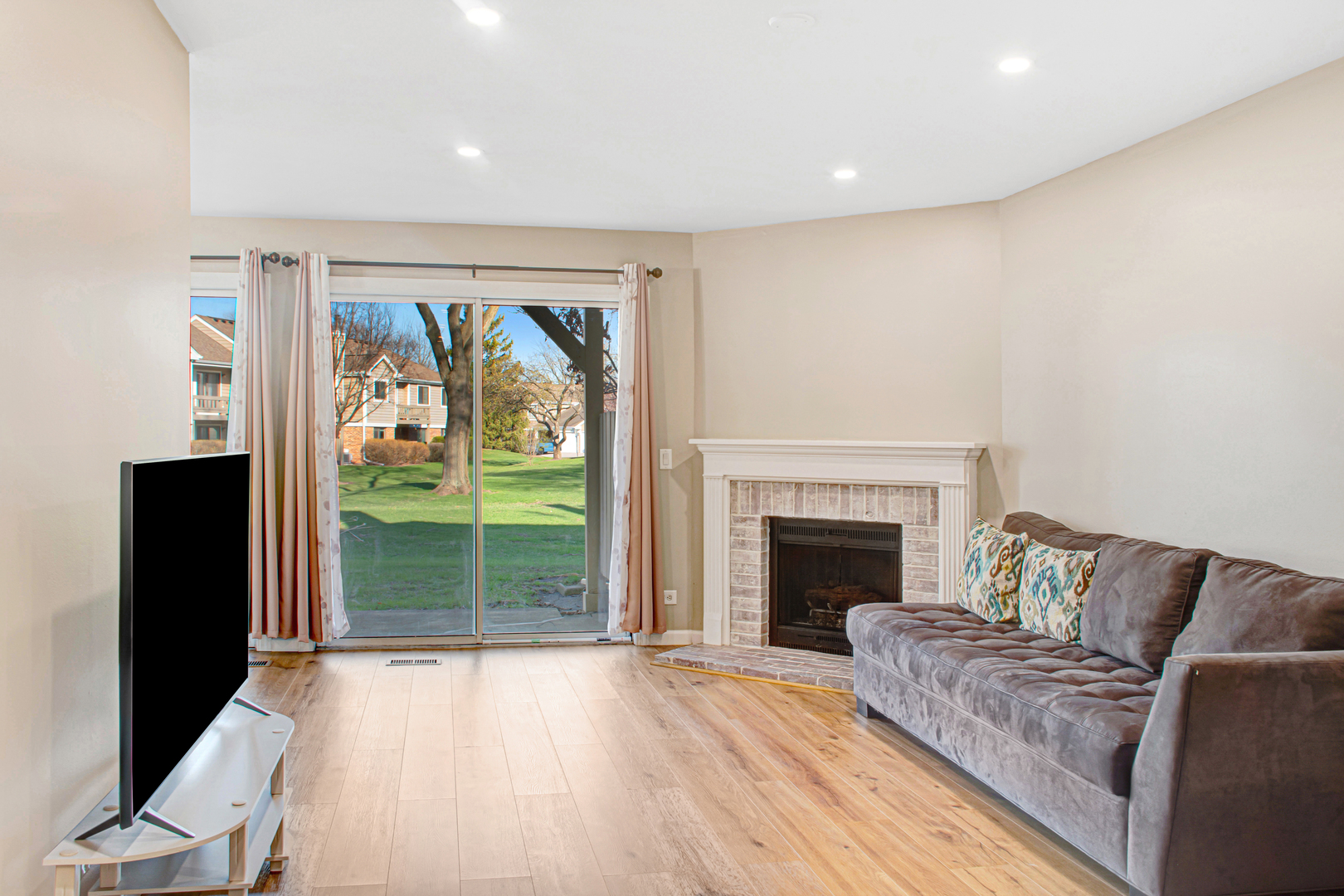136 Wolcott Court Schaumburg IL 60193
