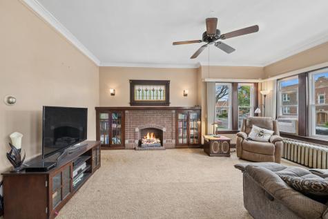 5849 West Eddy Street Chicago IL 60634