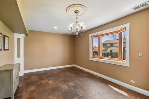 588 Kingston Court Roselle IL 60172