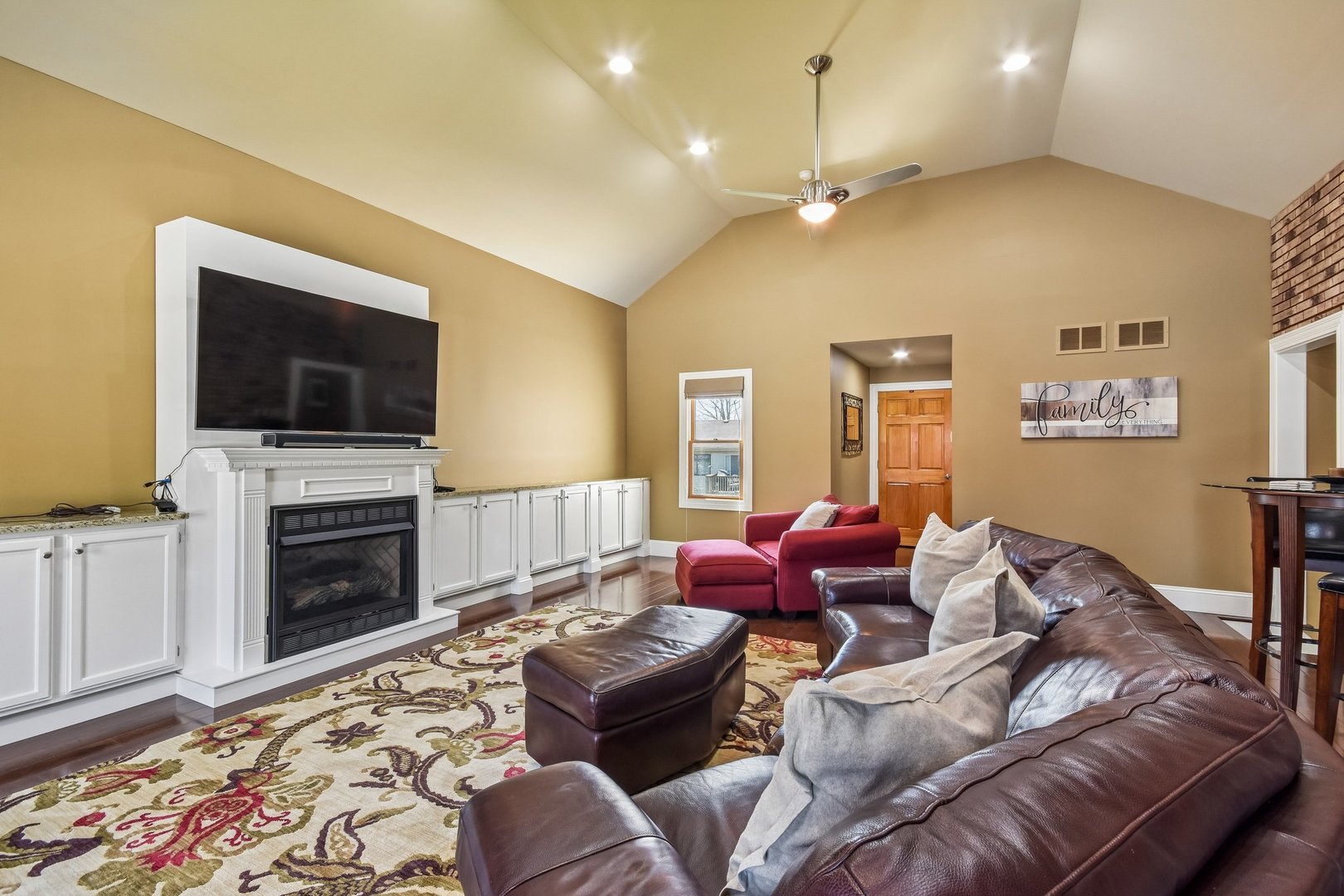 588 Kingston Court Roselle IL 60172