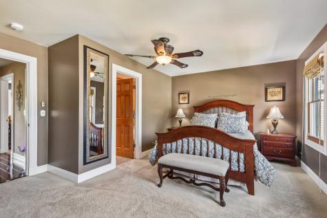 588 Kingston Court Roselle IL 60172
