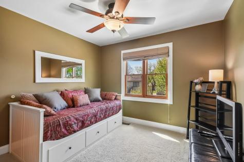 588 Kingston Court Roselle IL 60172