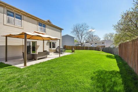 588 Kingston Court Roselle IL 60172