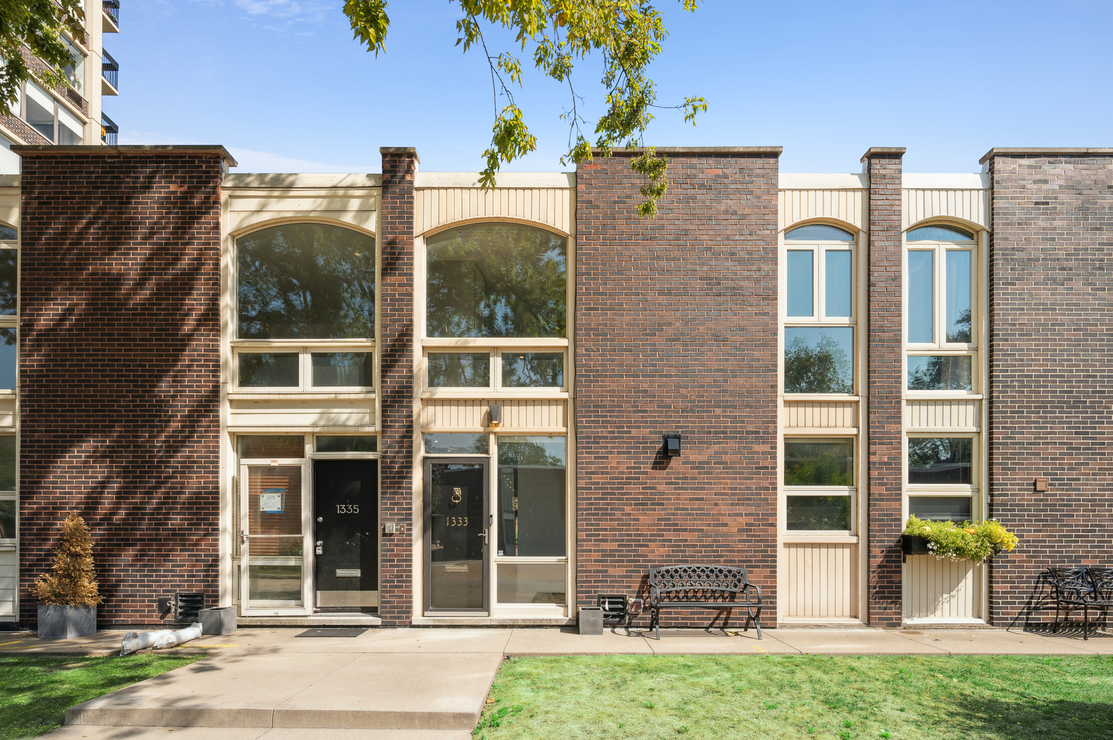 1333 North Sandburg Terrace Chicago IL 60610