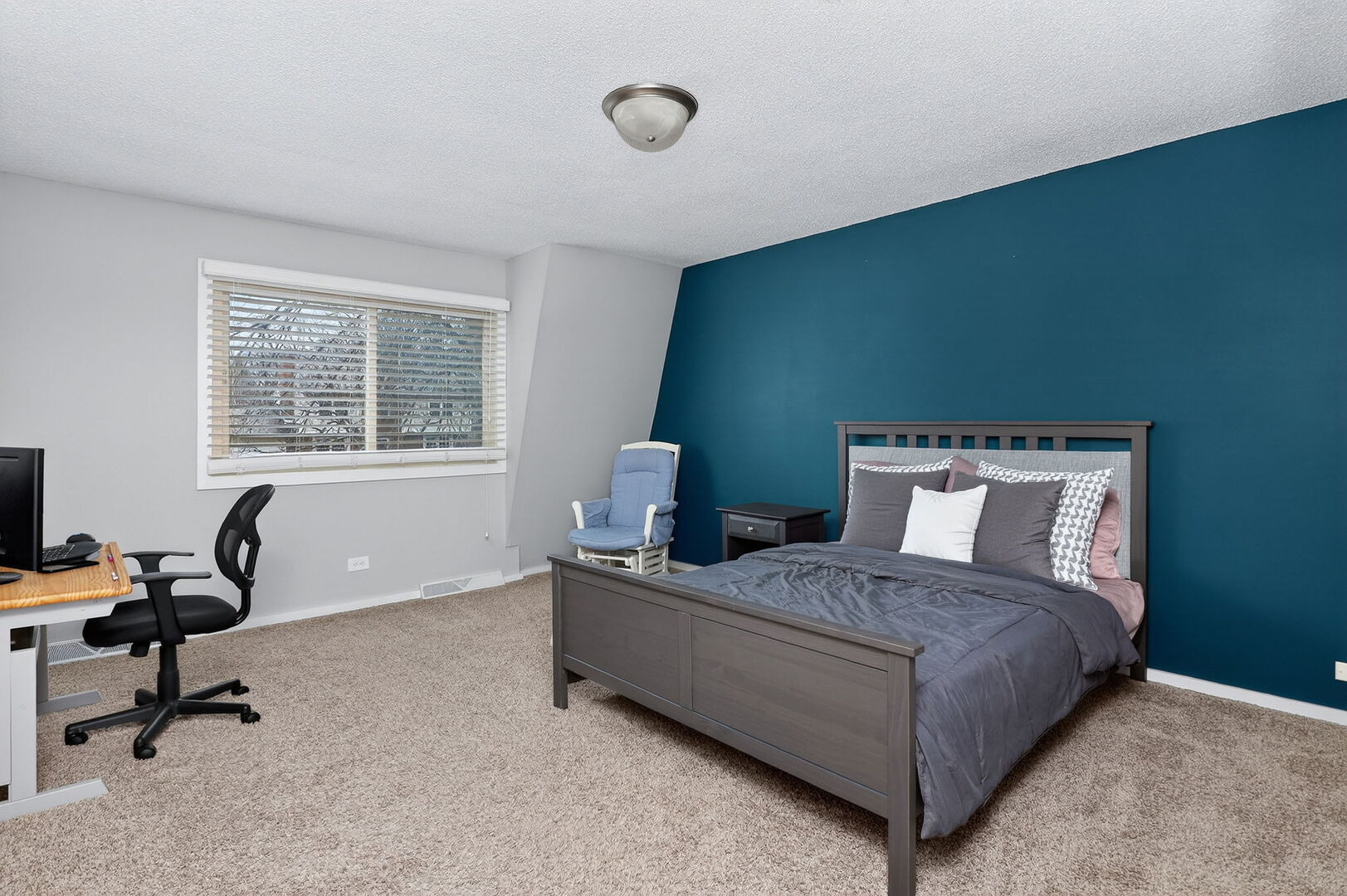 1919 Coach Drive Naperville IL 60565