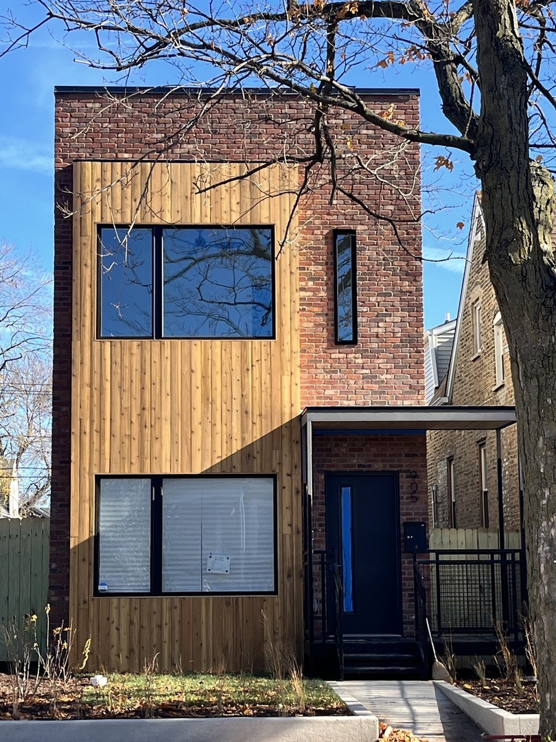 905 North Saint Louis Avenue Chicago IL 60651