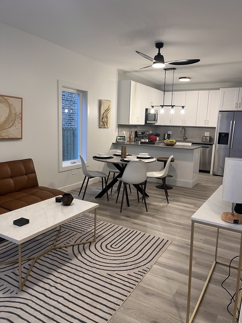 905 North Saint Louis Avenue Chicago IL 60651