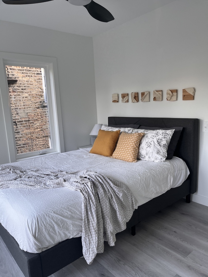 905 North Saint Louis Avenue Chicago IL 60651