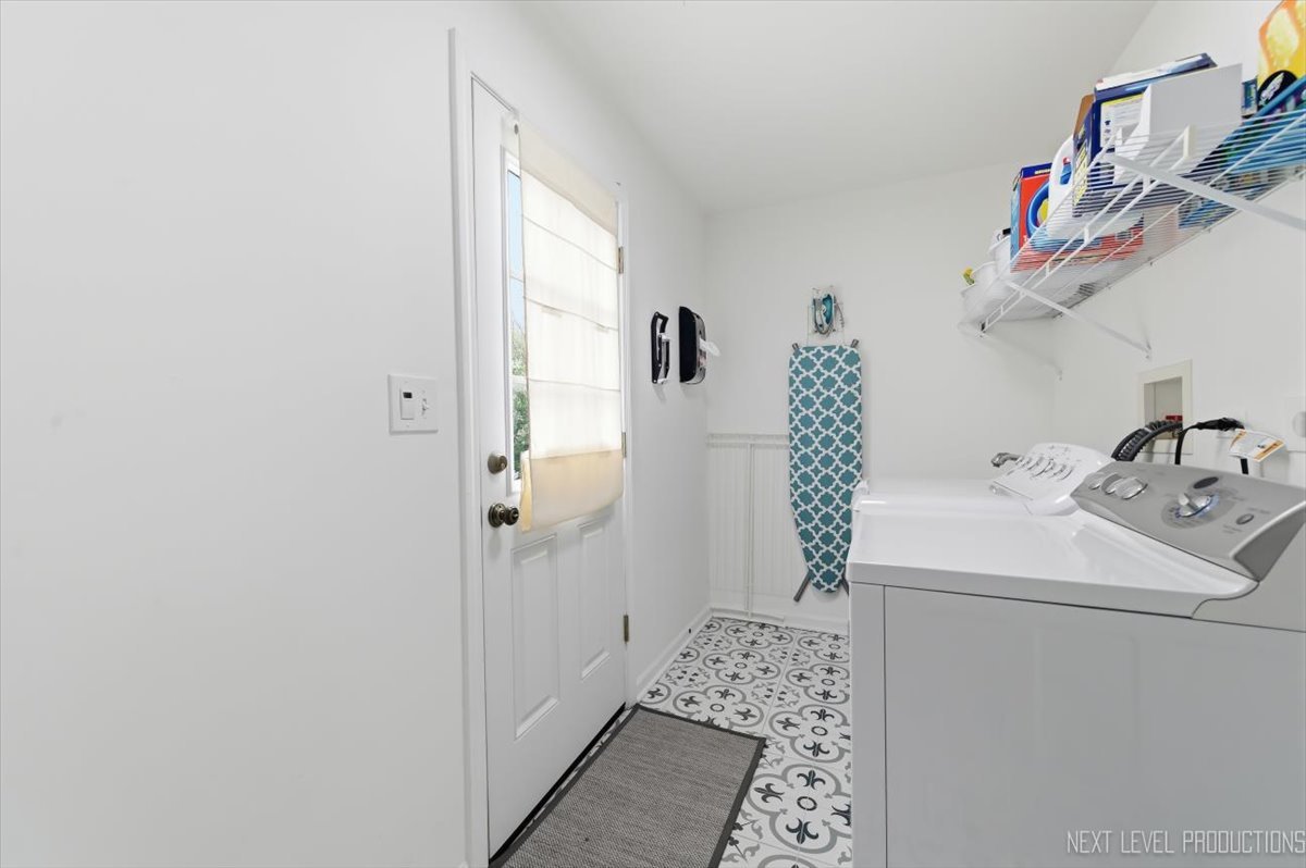 320 Essex Court Aurora IL 60504