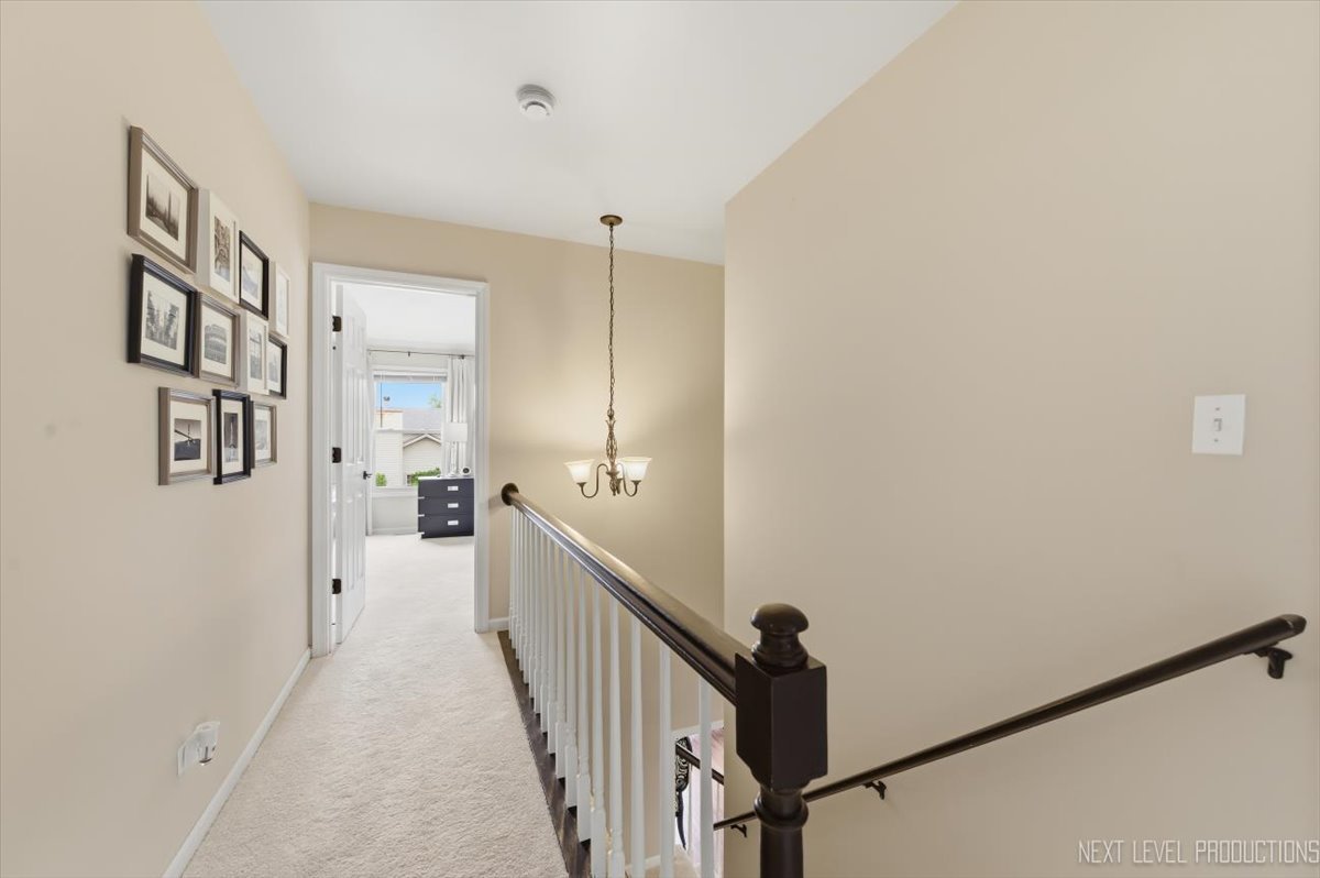 320 Essex Court Aurora IL 60504