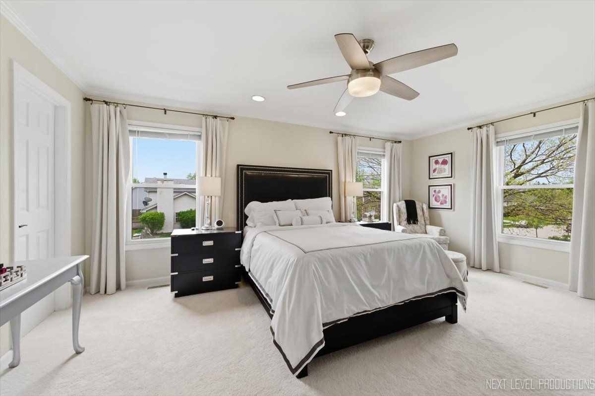 320 Essex Court Aurora IL 60504