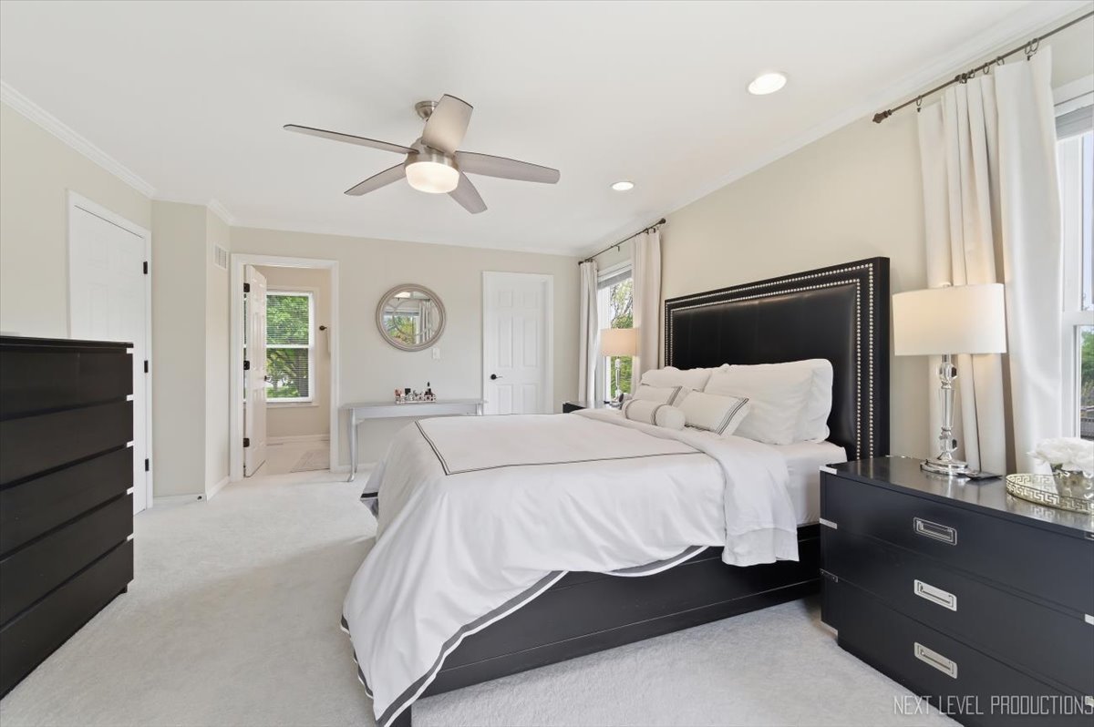 320 Essex Court Aurora IL 60504