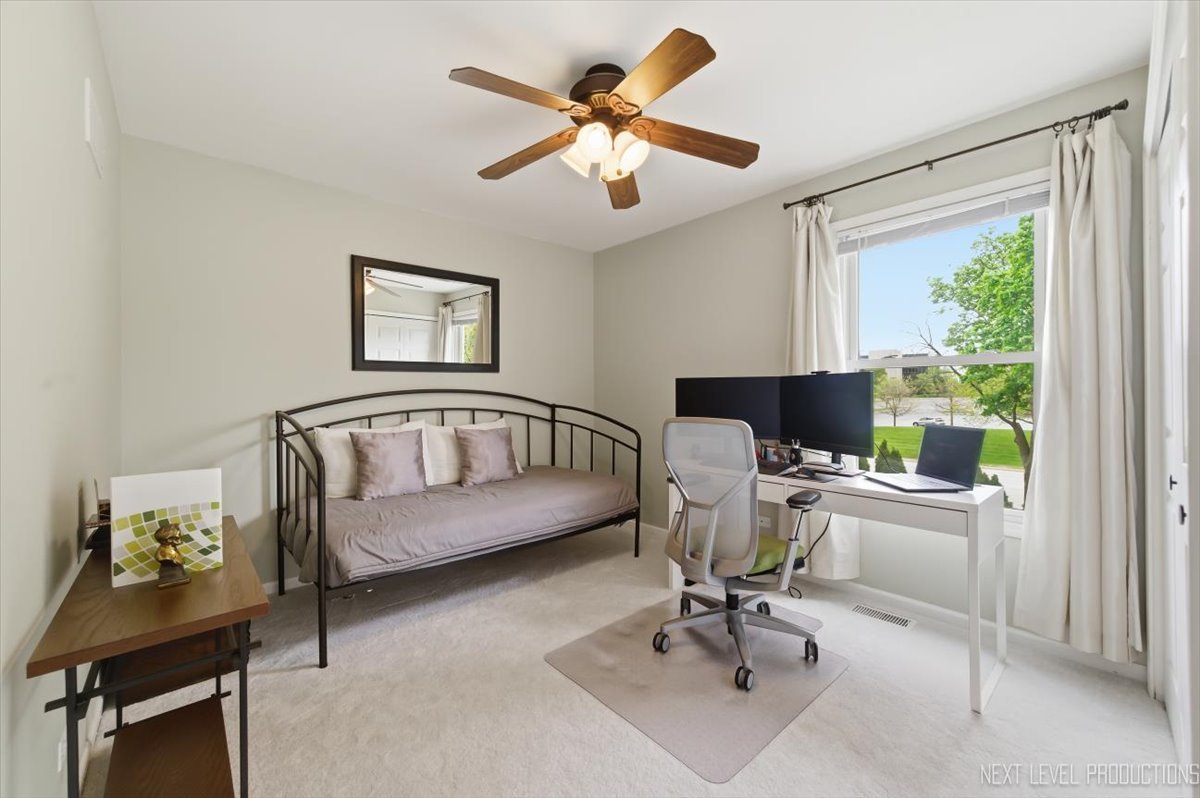 320 Essex Court Aurora IL 60504