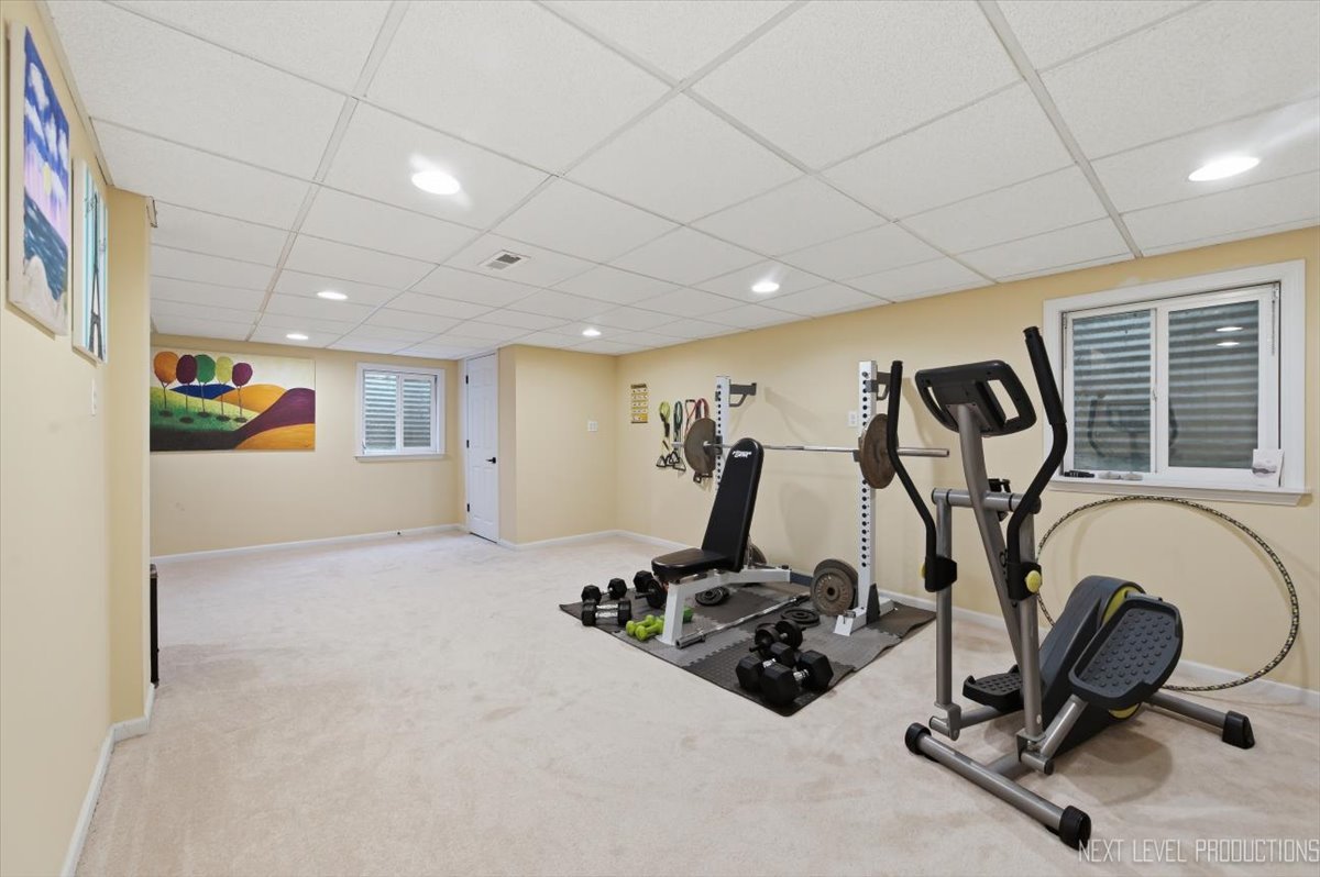 320 Essex Court Aurora IL 60504