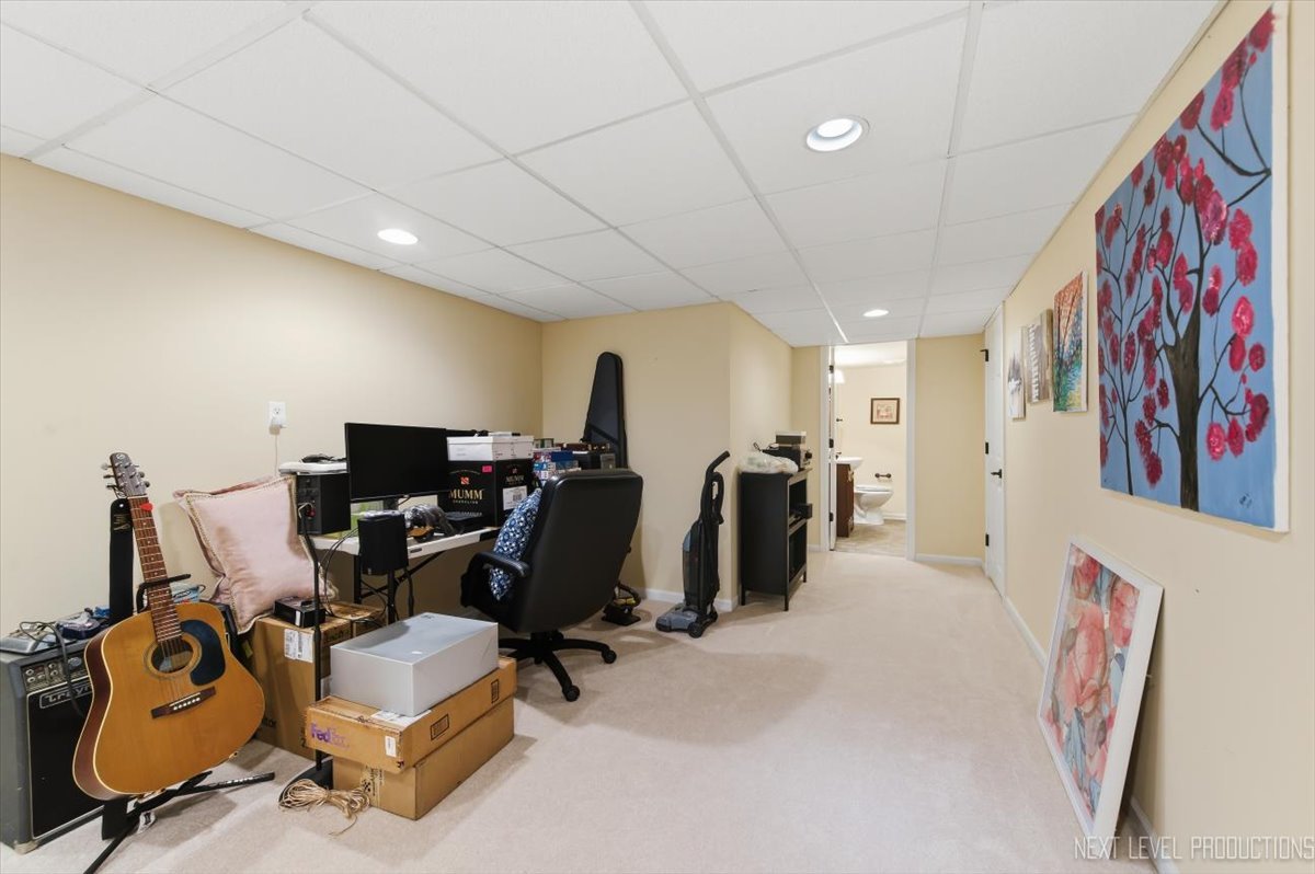 320 Essex Court Aurora IL 60504