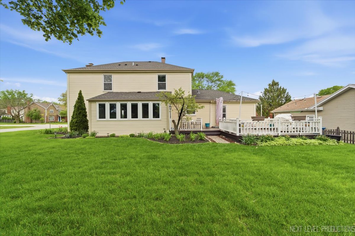 320 Essex Court Aurora IL 60504