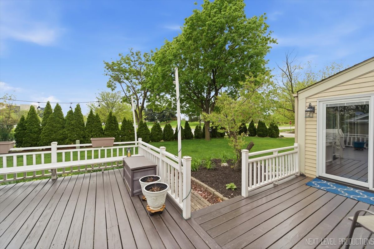 320 Essex Court Aurora IL 60504