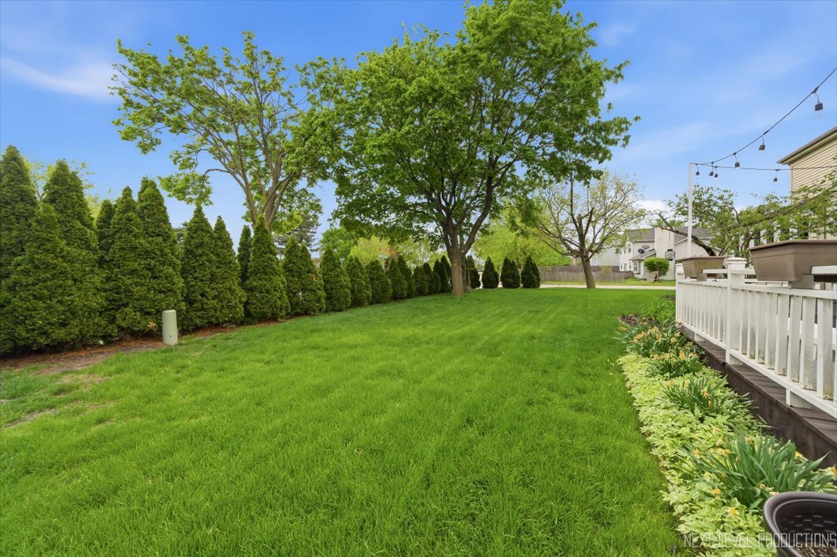 320 Essex Court Aurora IL 60504