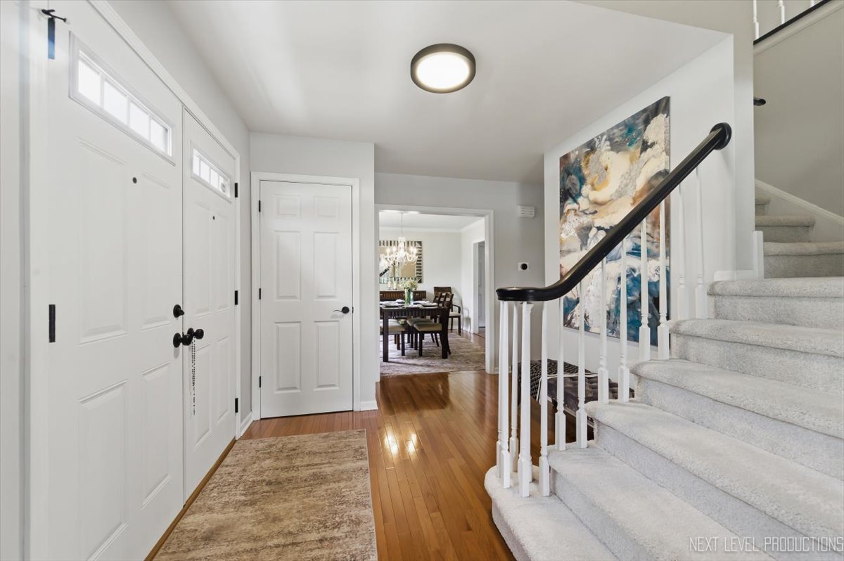 320 Essex Court Aurora IL 60504