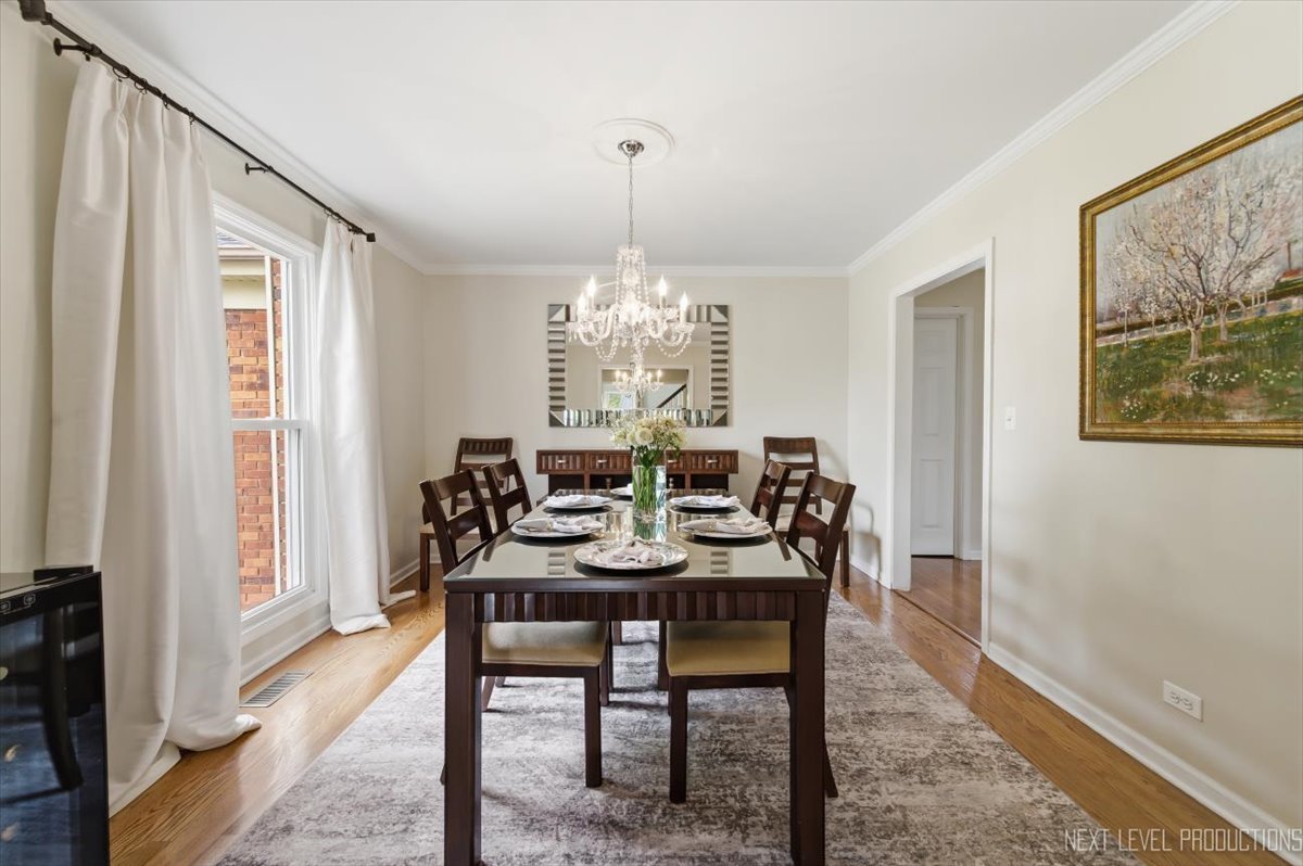 320 Essex Court Aurora IL 60504
