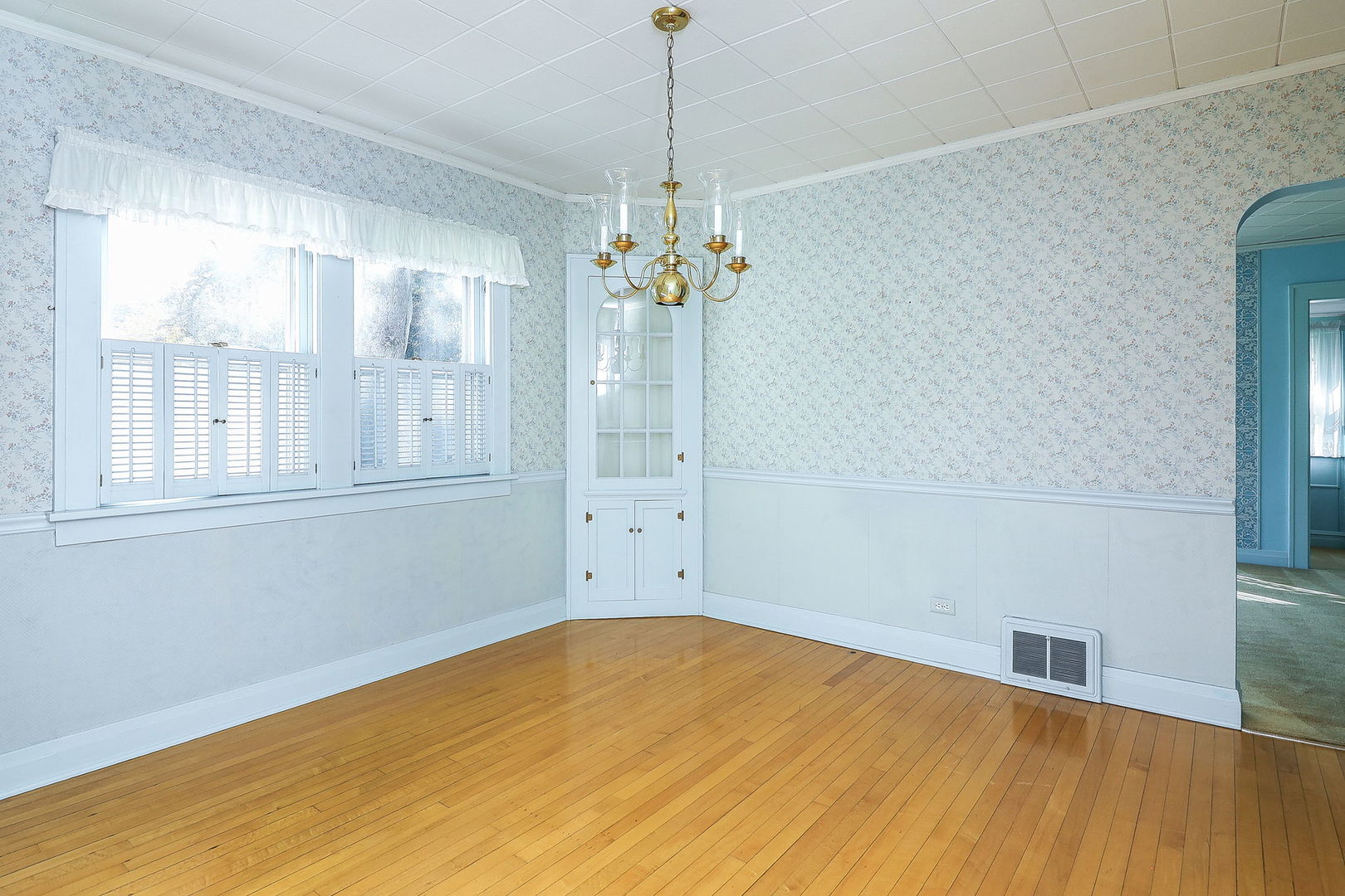 635 South Finley Road Lombard IL 60148