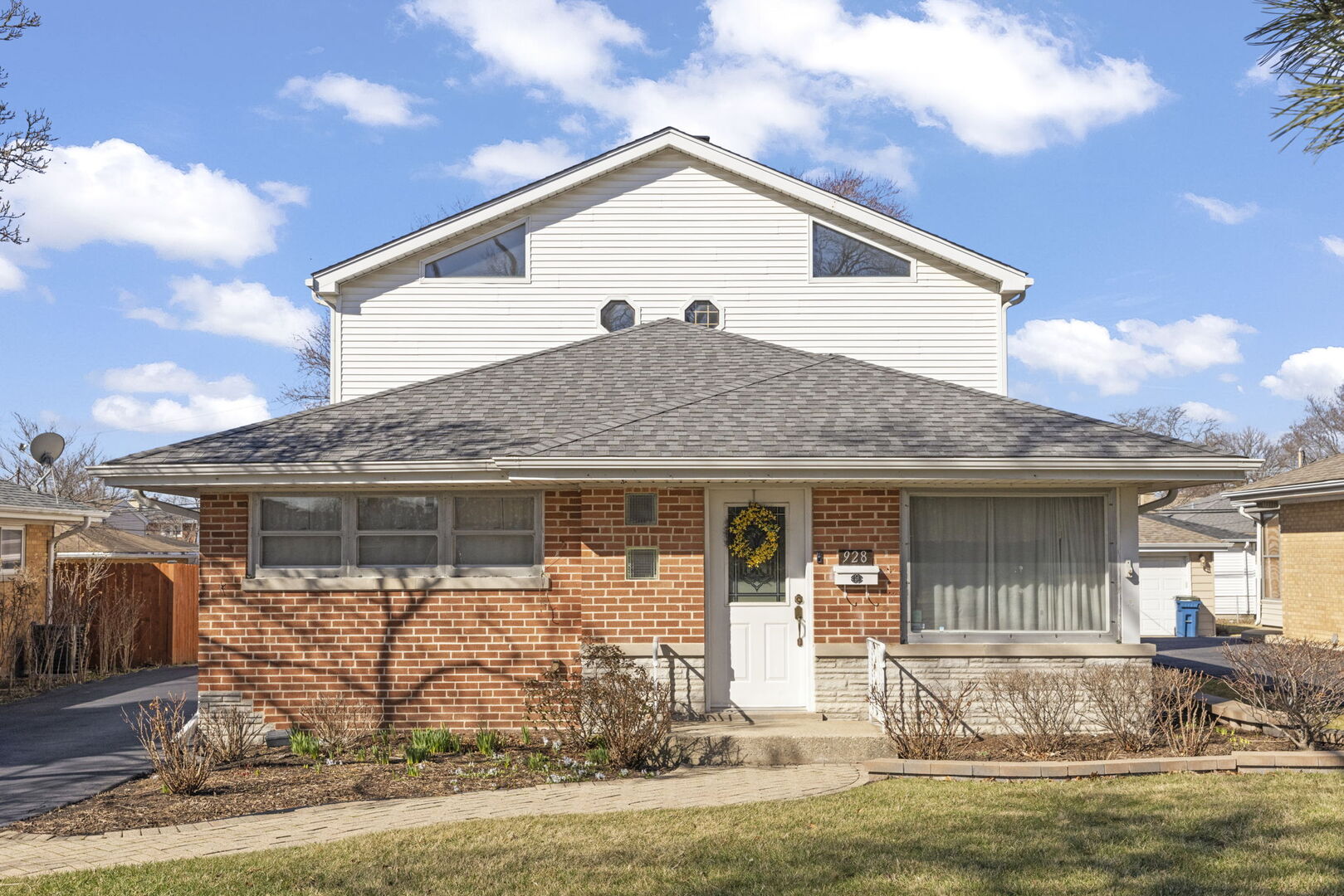 928 South Hillcrest Avenue Elmhurst IL 60126