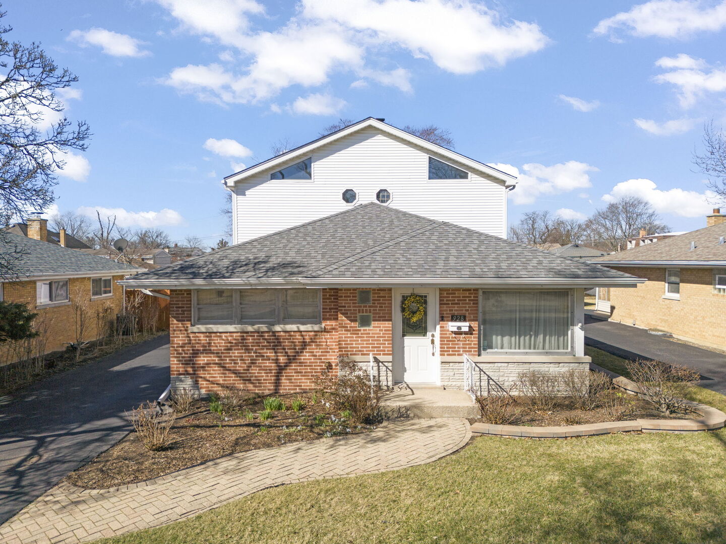 928 South Hillcrest Avenue Elmhurst IL 60126