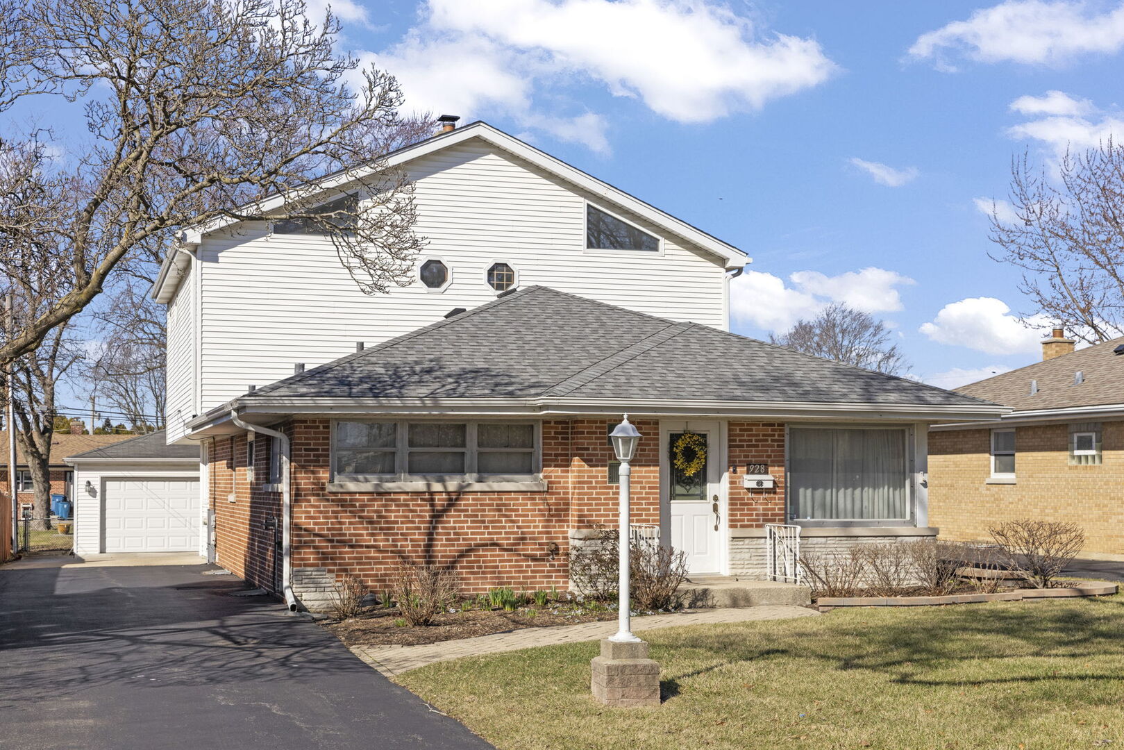 928 South Hillcrest Avenue Elmhurst IL 60126