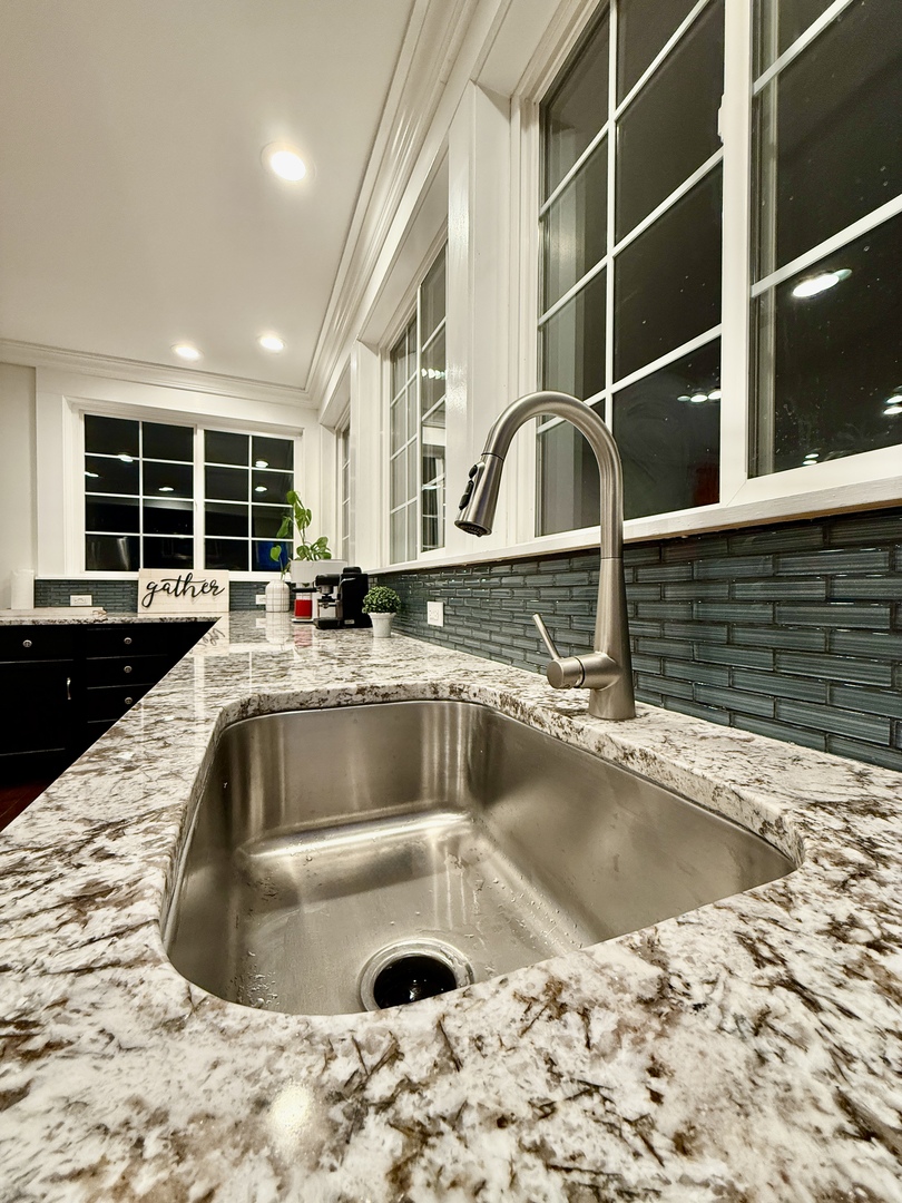 747 Delius Street Aurora IL 60505