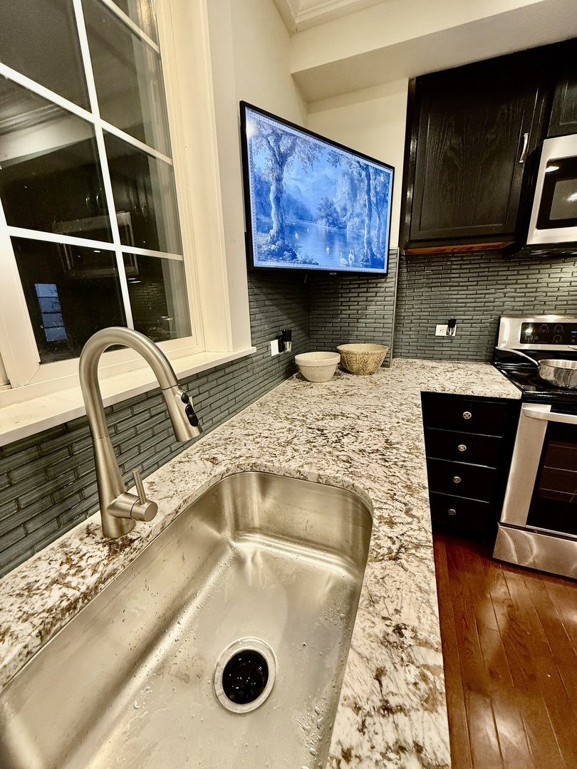 747 Delius Street Aurora IL 60505