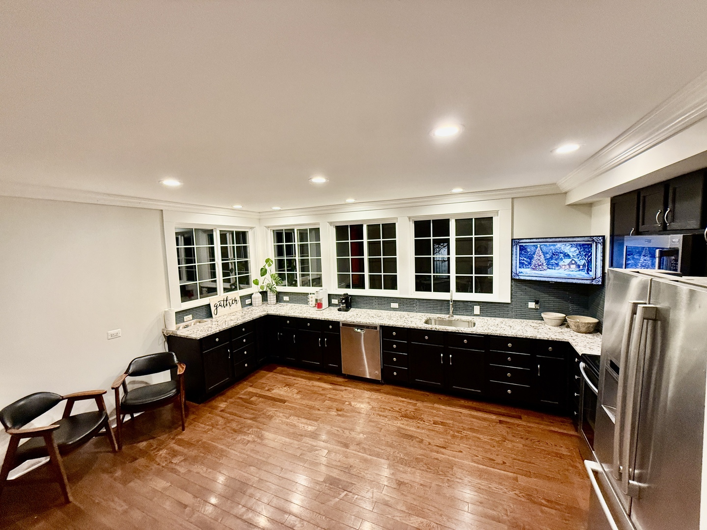 747 Delius Street Aurora IL 60505