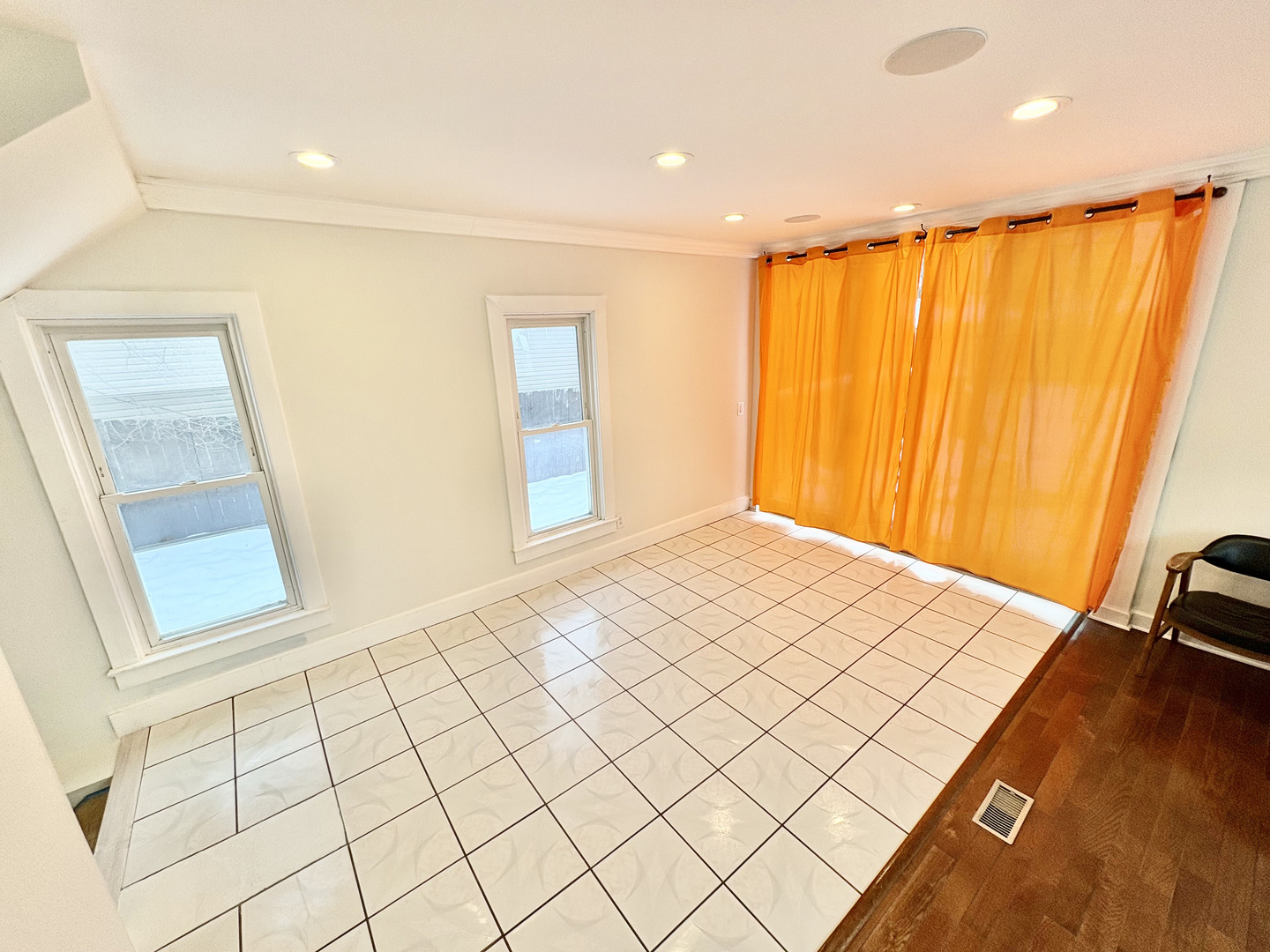 747 Delius Street Aurora IL 60505