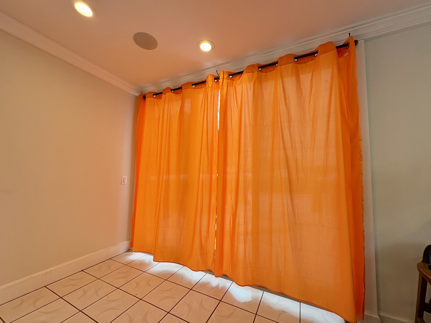 747 Delius Street Aurora IL 60505