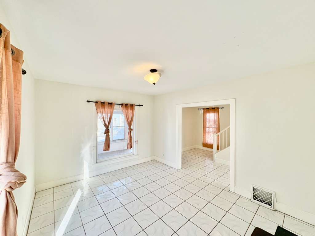 747 Delius Street Aurora IL 60505