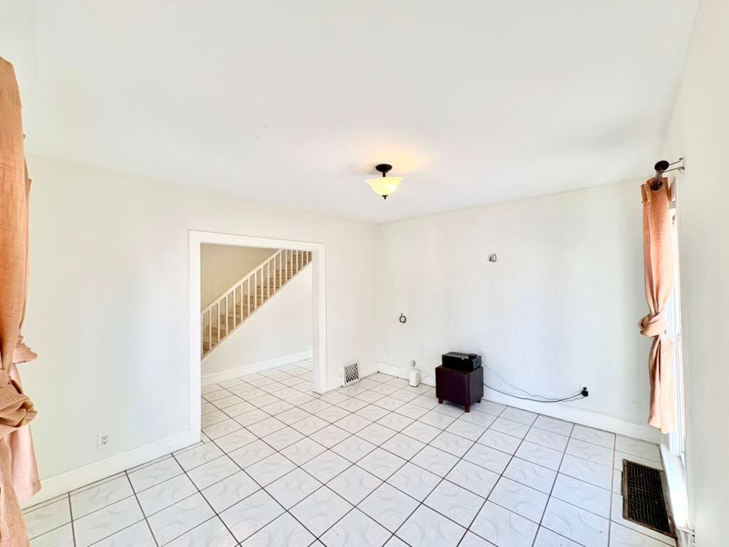 747 Delius Street Aurora IL 60505