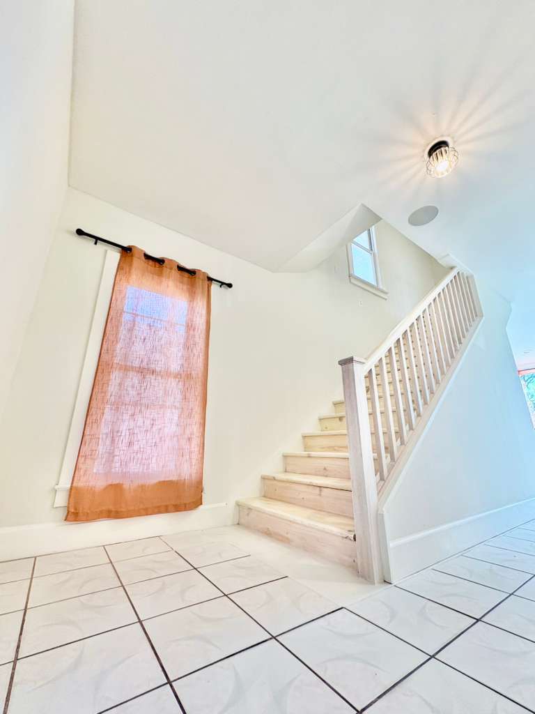 747 Delius Street Aurora IL 60505