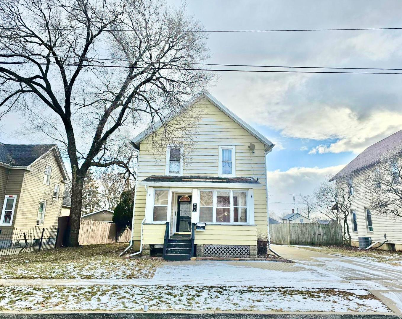 747 Delius Street Aurora IL 60505