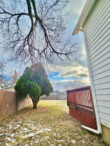 747 Delius Street Aurora IL 60505