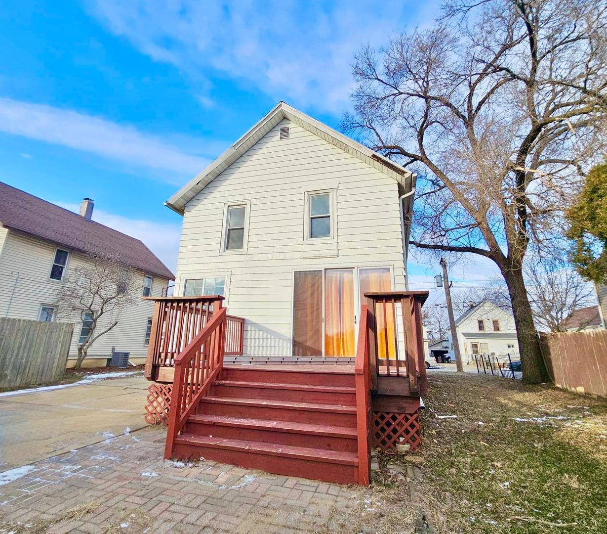 747 Delius Street Aurora IL 60505