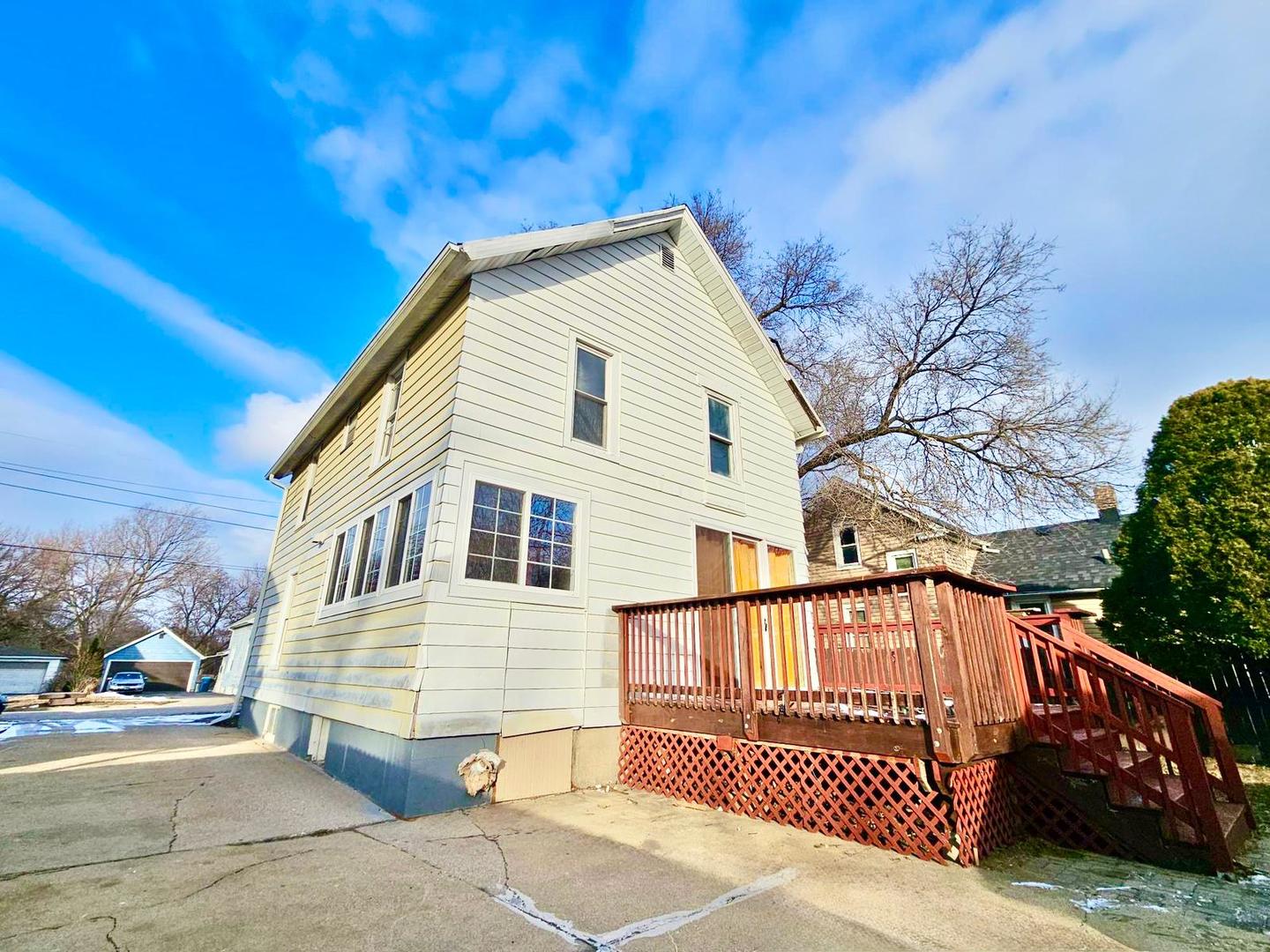 747 Delius Street Aurora IL 60505