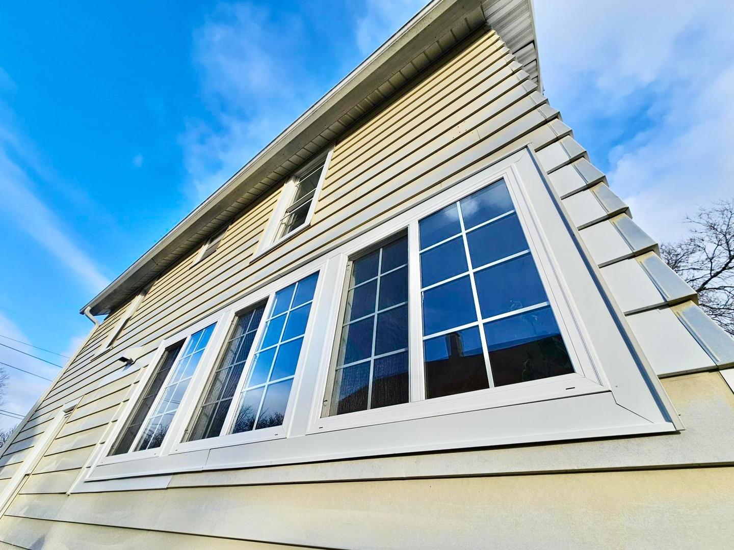 747 Delius Street Aurora IL 60505