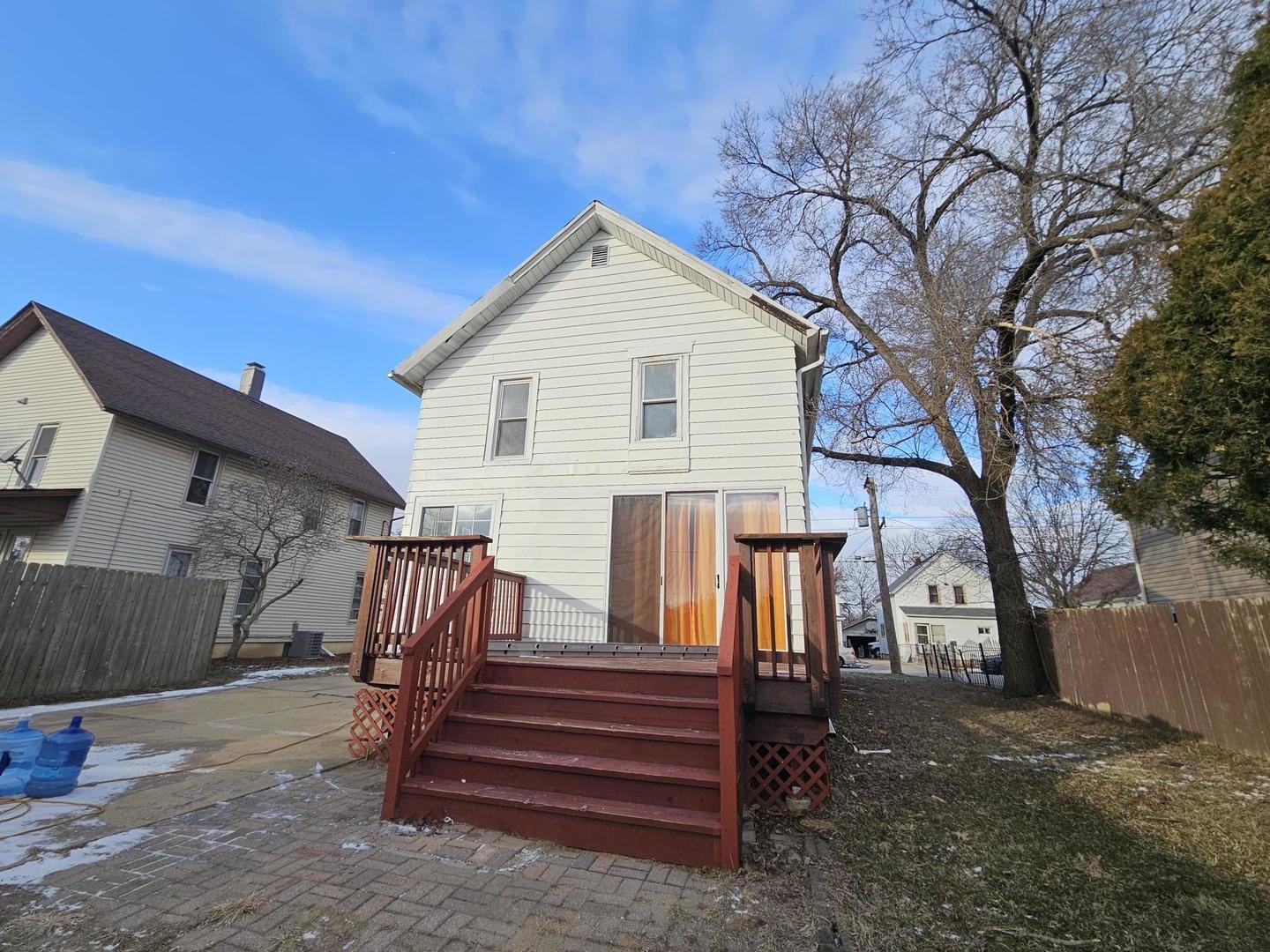 747 Delius Street Aurora IL 60505