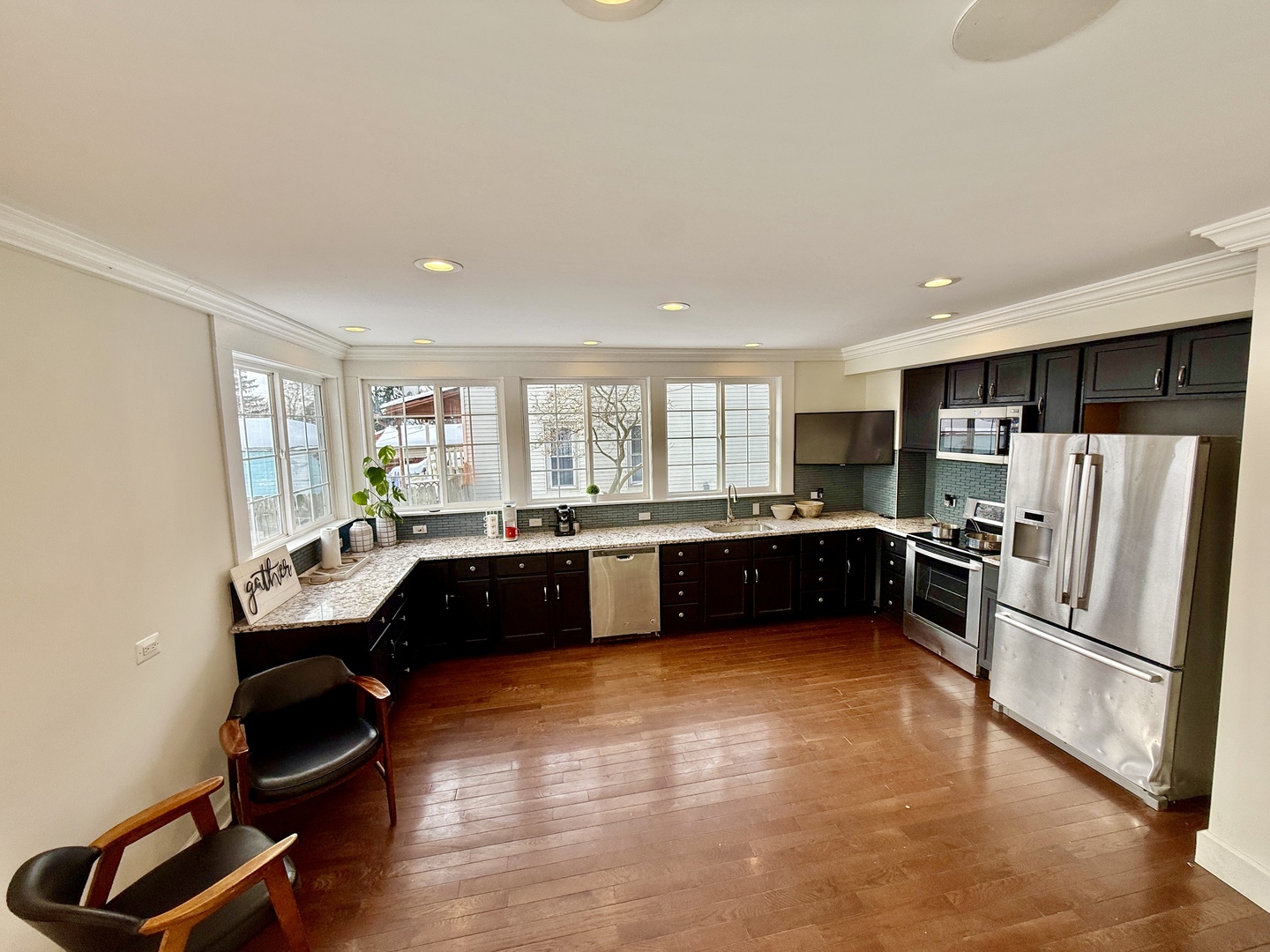 747 Delius Street Aurora IL 60505