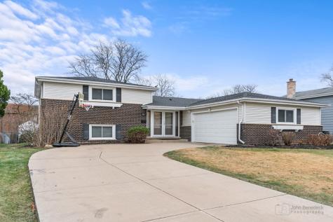 2411 North Champlain Street Arlington Heights IL 60004