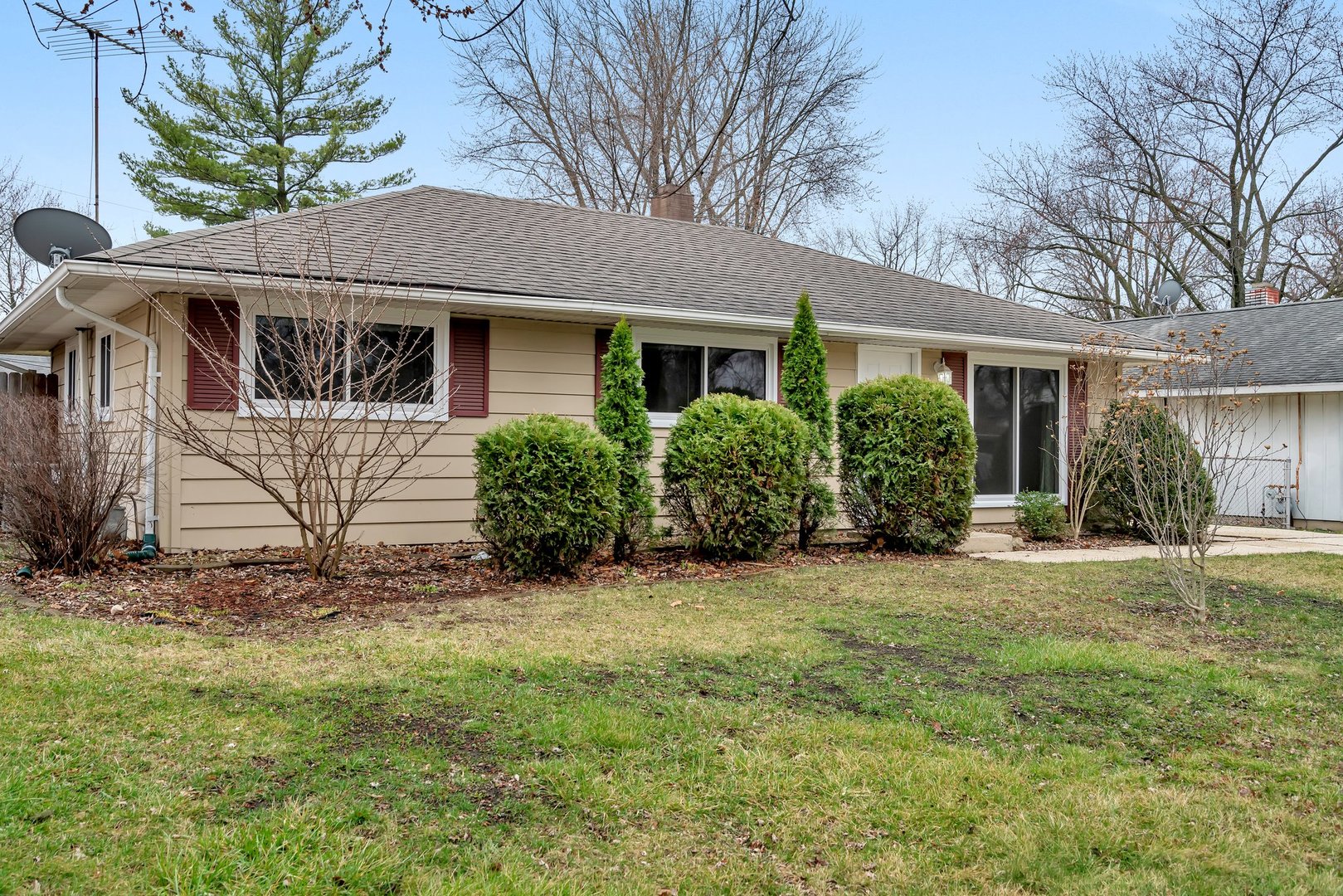 2600 Inwood Drive Joliet IL MLS 11996865 245,000 McColly Real Estate