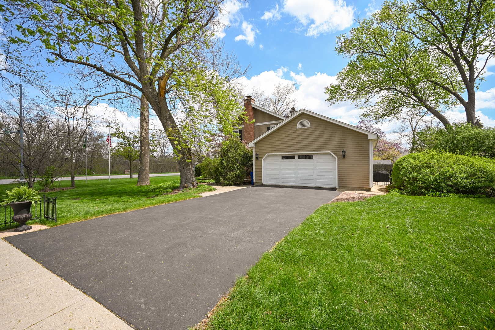 273 Geneva Road Glen Ellyn IL 60137