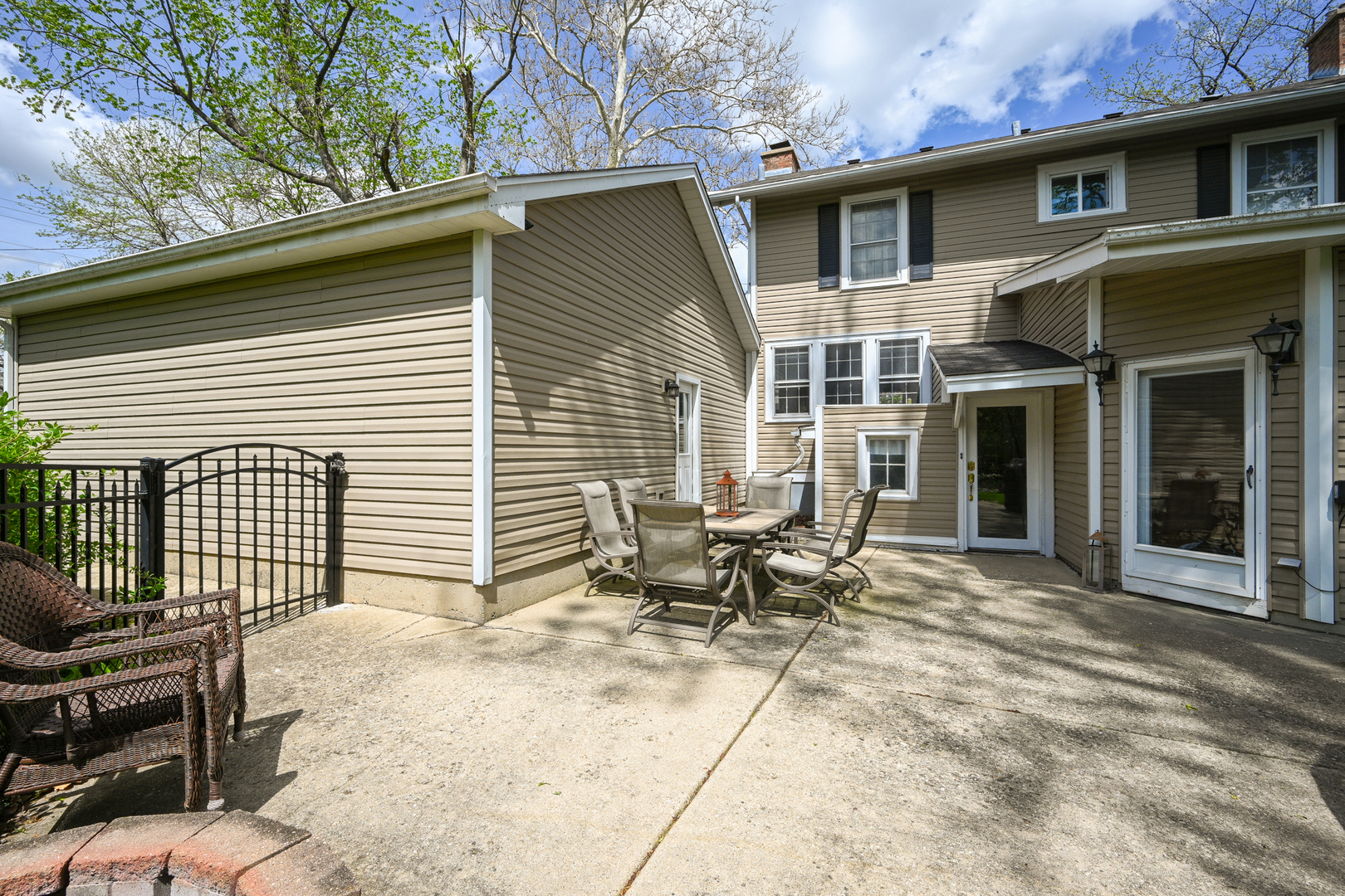 273 Geneva Road Glen Ellyn IL 60137