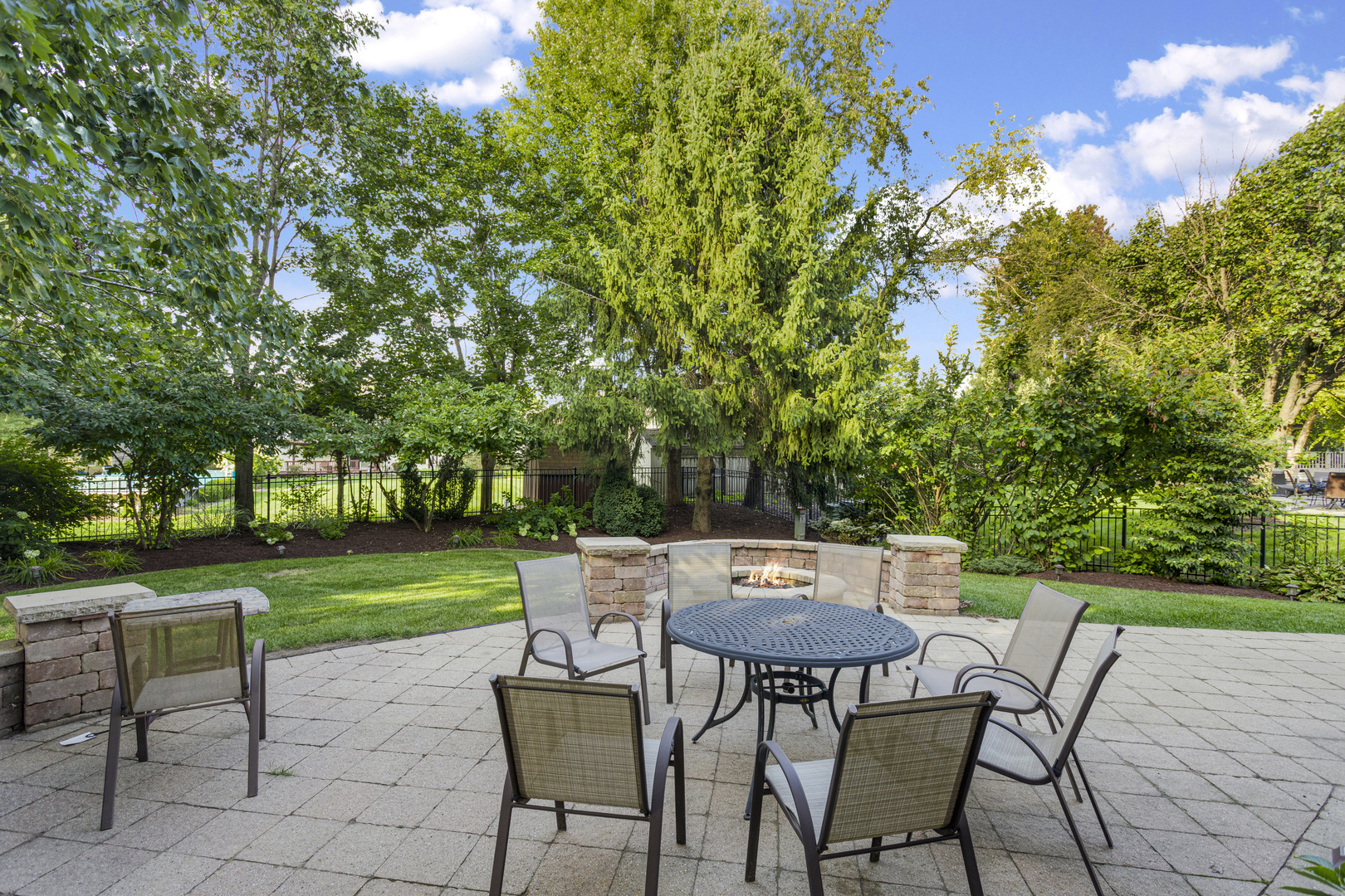 627 Nanak Court Naperville IL 60565